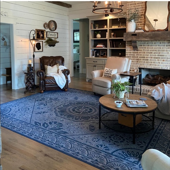 Meet your Posher, Sandy - Picture 3 of 4